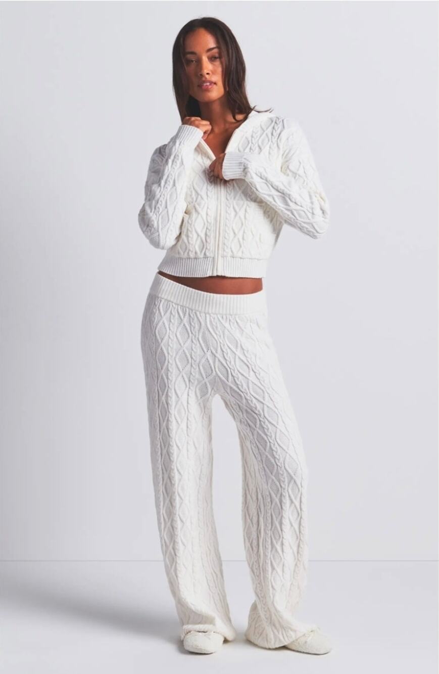 Skims Two Piece Ivory Snow Bunny Cable Knit pants and hoodie size medium